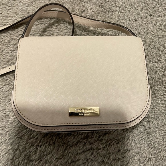 kate spade Handbags - Kate spade tan crossbody